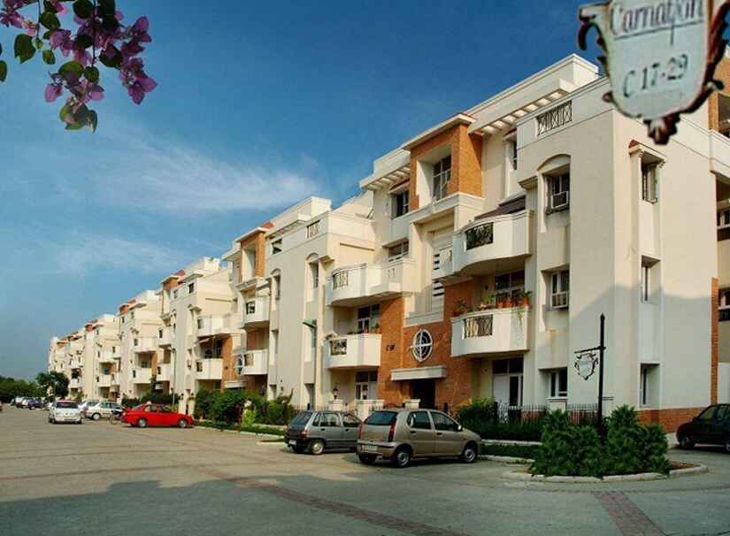 Elegant 2BHK flat, 870 sq. ft., in Eldeco Residency Greens, Greater Noida, with modern amenities, 24/7 security, and a large green area by Greaternoidaflats.com.