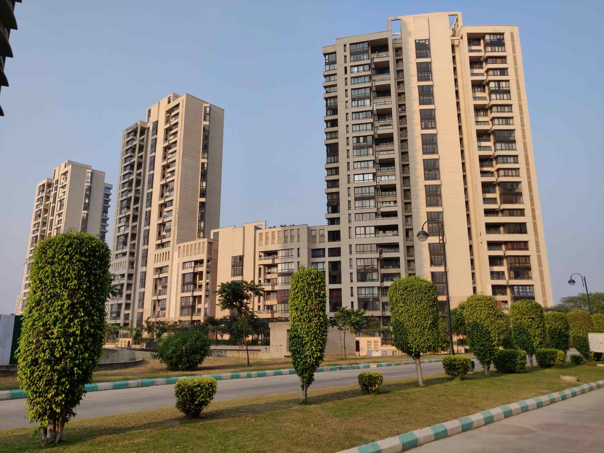 Luxurious 3500 sqft 3BHK apartment in Crescent Court, Jaypee Greens, Greater Noida