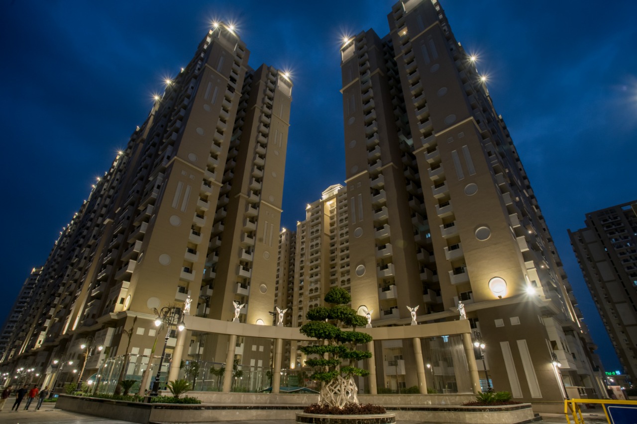 1725 sq. ft. 3BHK flat in Purvanchal Royal City, Greater Noida